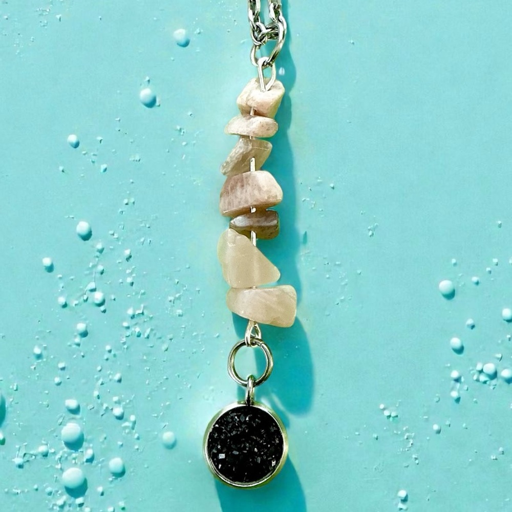 🆕 Sunstone Gemstones and Crystal Pendant Necklace